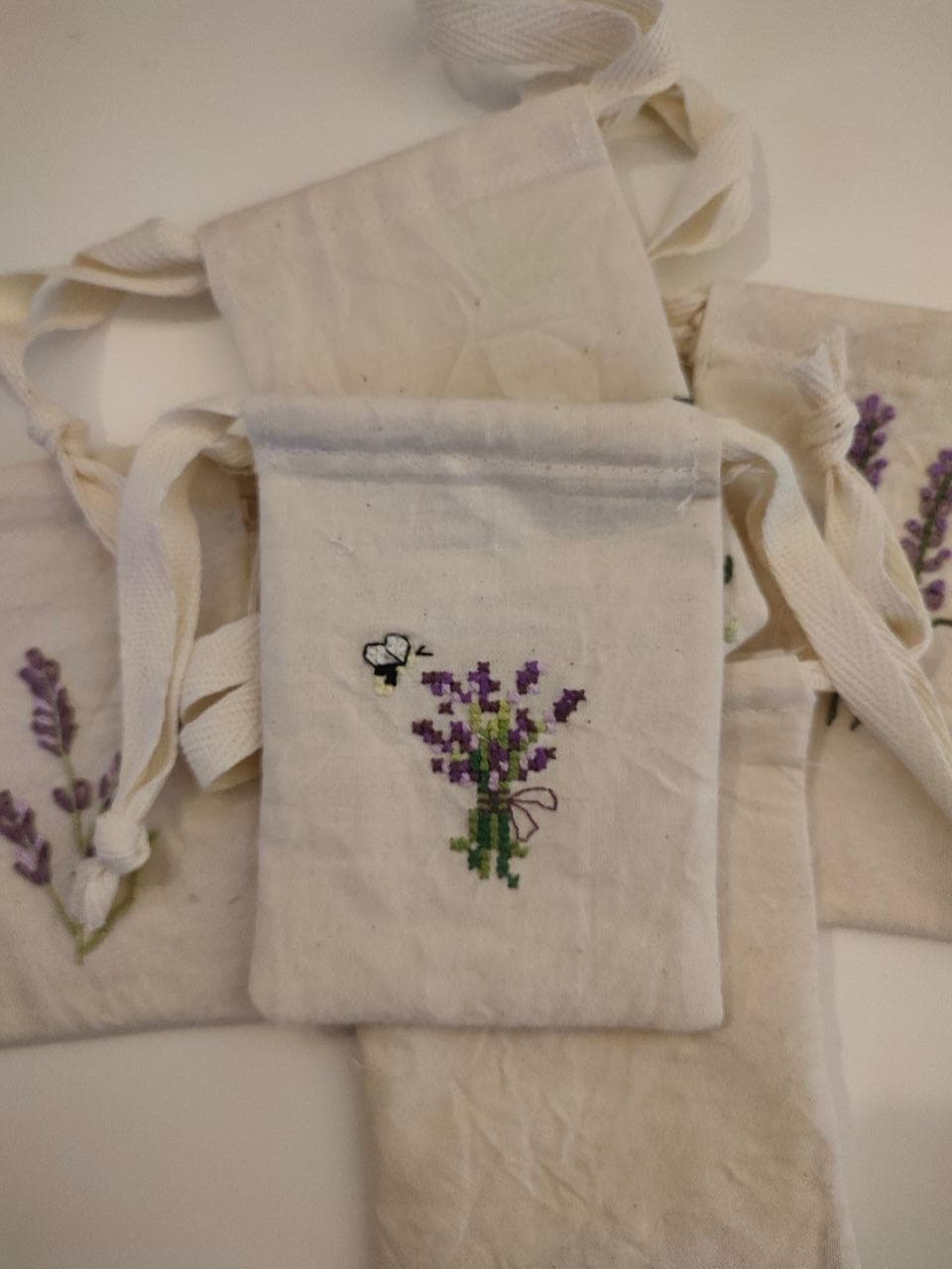 Sacchetti ricamati a tema lavanda